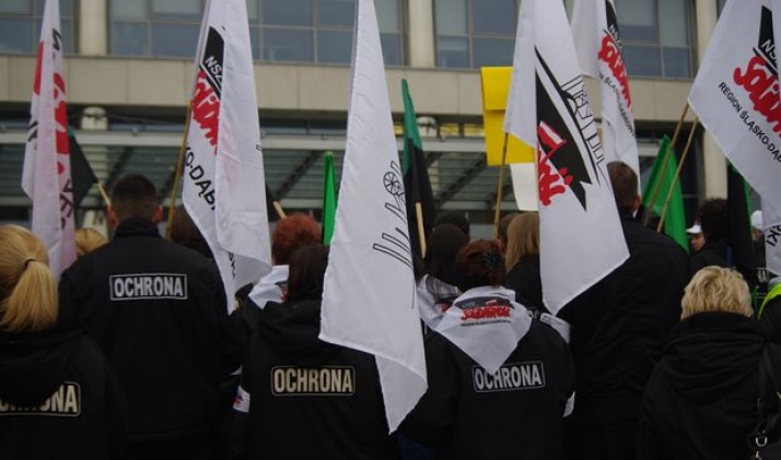 Protest pracowników ochrony przed siedzibą Tauron Polska Energia
