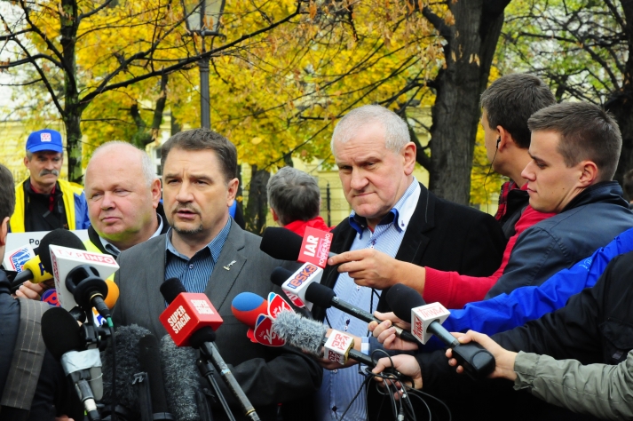 ”Tusku, nie bądź tchórzem!” Happening podczas Trójstronnej