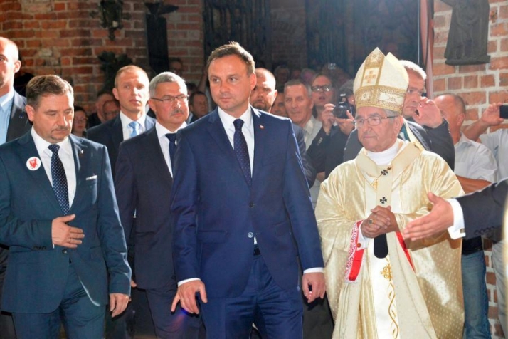 Ks. Abp Sławoj Leszek Głódź podczas uroczystej mszy św. w bazylice Świętej Brygidy w Gdańsku z okazji 35. lecia Solidarności.