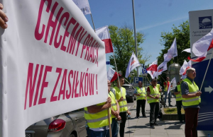 Największej fermie bydła mlecznego na Śląsku grozi likwidacja. Pracownicy protestują!
