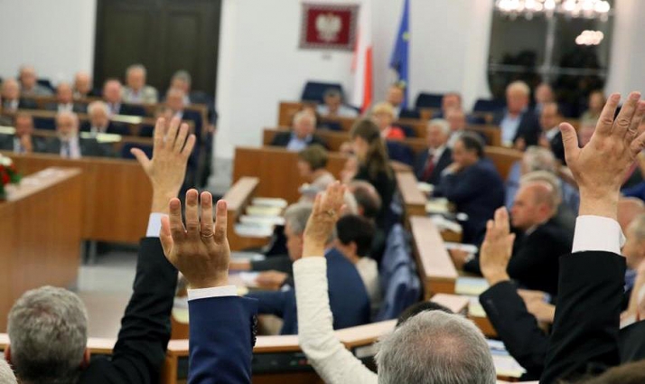 Senacka komisja głucha na głos partnerów społecznych