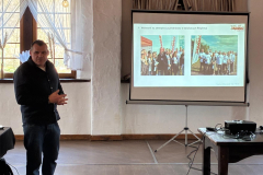 b7563209-8069-4d62-a482-a395015c0f3a