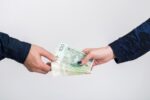 Podwyżki dla budżetówki. Ministerstwo przedstawiło finansowe wyliczenia