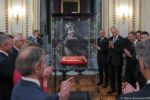 Symboliczne zdjęcie liderów Trójmorza zgromadzonych wokół włóczni św. Maurycego i wizerunku Chrobrego