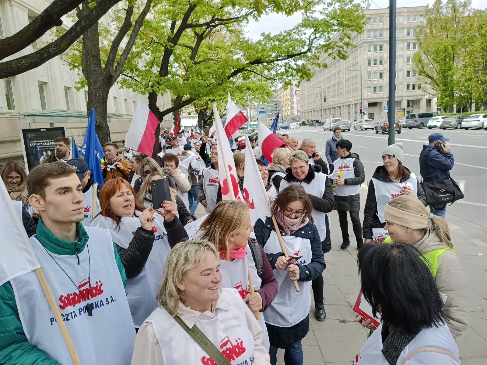 Nszz NSZZ „S” Poczty Polskiej pikietowała przed Ministerstwem Aktywów ...