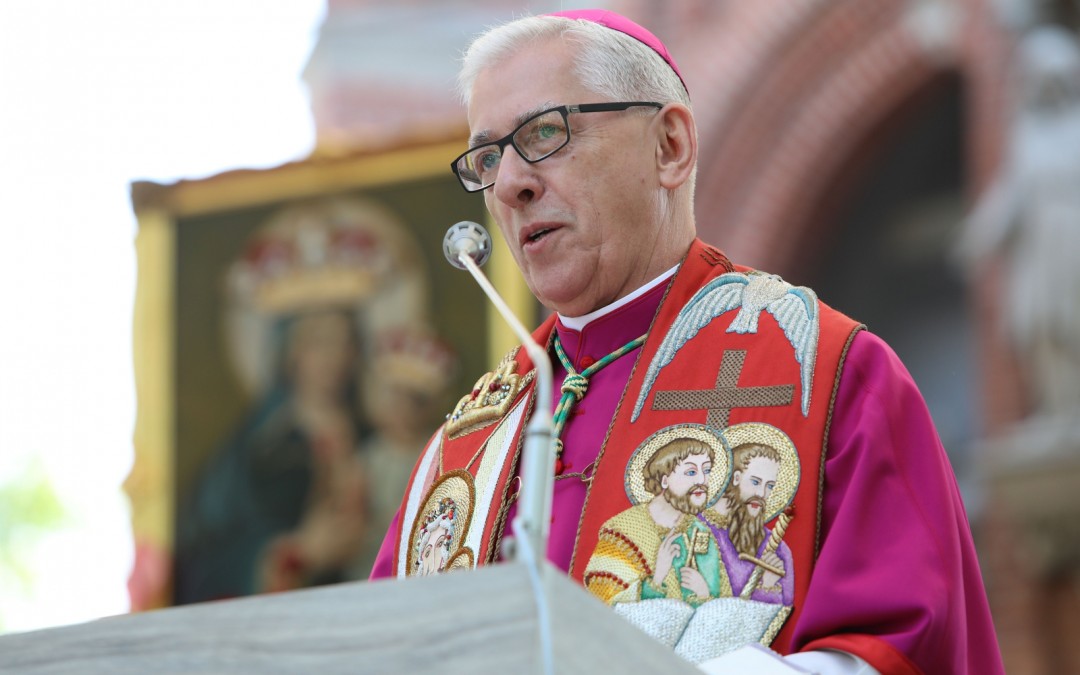 Archidiecezja katowicka.pl: Abp Skworc: Dajcie ludziom w niedzielę odpocząć!