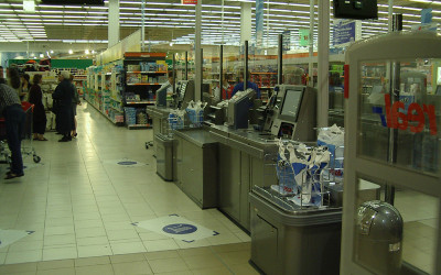 Polski model franczyzy wypycha pracowników na umowy śmieciowe. Trzeba zmienić prawo