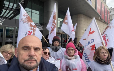 Pracownicy zwalniani z Carrefour domagają się godnych odpraw