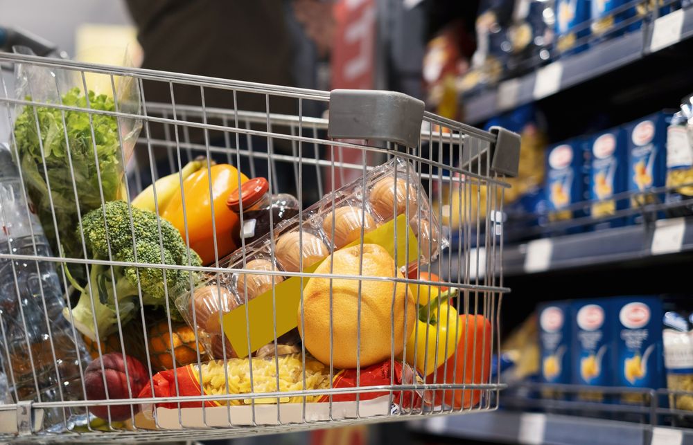 Praca w handlu przestaje być pewniakiem. „Sklepy chcą zrobić z ludzi roboty”