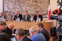 Miejscem dla oryginalnych tablic z sierpniowymi postulatami jest historyczna Sala BHP Stoczni Gdańskiej