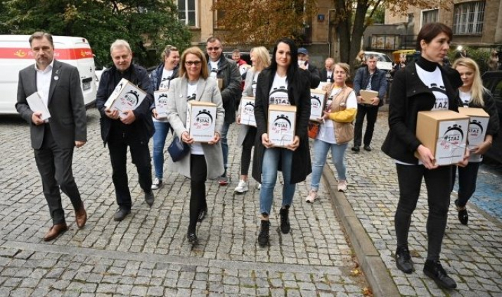 „Nie ma stanowiska rządu”. Kto hamuje prace nad projektem o emeryturach stażowych?