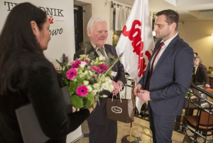 Redaktor naczelny „Tygodnika Solidarność” Michał Ossowski z sekretarz redakcji Beatą Rojek podczas laudacji