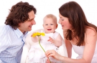 Coraz więcej chętnych do korzystania z urlopu rodzicielskiego