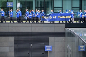 Ryanair musi respektować polskie prawo pracy!