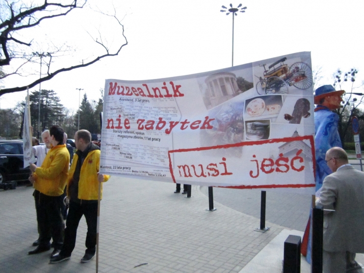 Muzealnik nie zabytek, musi jeść. Pikieta w Łodzi.