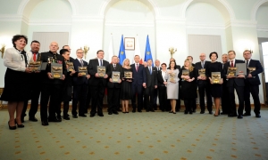 Prezydent i przewodniczący &quot;S&quot; wręczyli statuetki Pracodawca Przyjazny Pracownikom