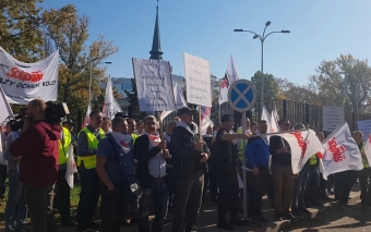 Pikieta kolejarzy przed MSWiA!