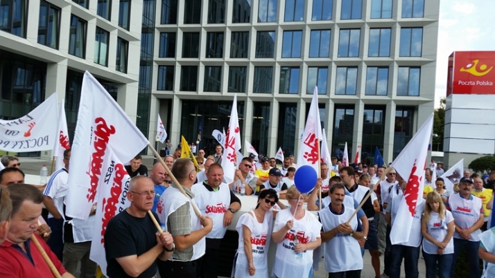 Pikieta przez Pocztą Polską