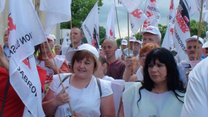 Demonstracja w obronie pracownic lędzińskiego magistratu
