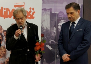Podczas uroczystości nadawania tytułu "Zasłużony dla NSZZ Solidarność"