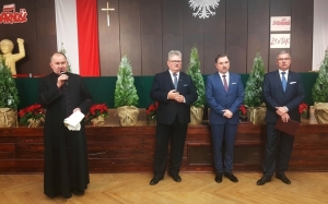 &quot;Przed laty robotnicy także dzielili się tutaj chlebem&quot;. Solidarność na spotkaniu wigilijnym w Sali BHP