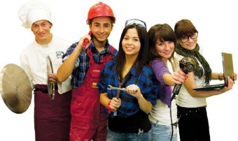 Młodzi ludzie i luka płacowa