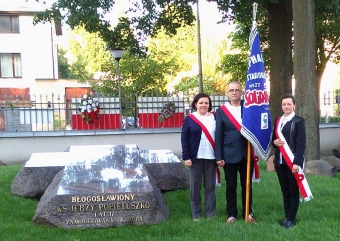 Związkowcy z Polpharmy przy grobie błogosławionego księdza Jerzego