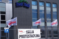 Flagi na bramach spółki Żywiec Zdrój!