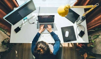 Praca poprzez platformy internetowe wymaga pilnej unijnej regulacji