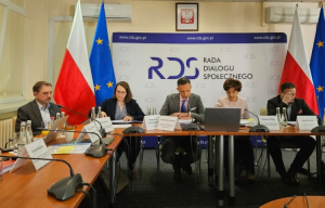 RDS: Blisko 3 proc. wzrost PKB i inflacja na poziomie 6,5 proc.