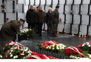 ...wychodzą z podziemia wielką armią zwycięstwa