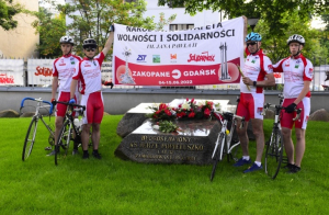 &quot;Historia w drodze&quot;. Narodowa Sztafeta Wolności i Solidarności przekroczyła półmetek
