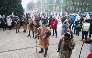 Protest zatrudnionych przez miasto pracowników socjalnych. Było głośno, ale czy apel dotrze do władz miasta?