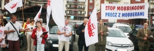 „Stop mobbingowi, precz z mobberami” – pikieta w Świeciu