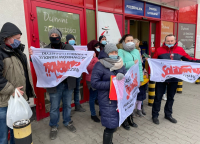Protest związkowców w Cieszynie. Supermarket ogłosił się dworcem autobusowym, by ominąć ustawę o ograniczeniu handlu w niedziele