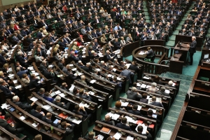 Polacy w sondażach: rząd do dymisji, sejm bez autorytetu