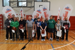 Leśnicy przy ping pongowym stole