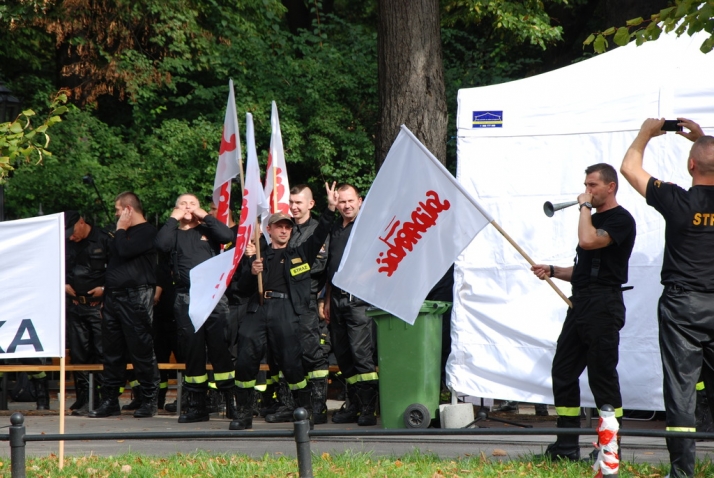 Strażacy protestują. Miasteczko przed Sejmem