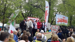 „Nie dialog, tylko szantaż”. Nauczyciele manifestowali pod kancelarią premiera