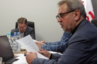 Henryk Nakonieczny, członek Prezydium KK referuje propozycję opinii.