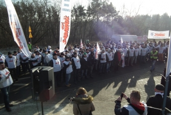 Protest przed firmą Bridgestone