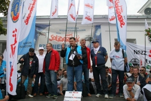 "Nie dbam o interes Polski - Komorowski"