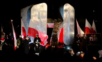 W hołdzie tym, którzy w 1970 roku poszli ulicami miasta portowego…