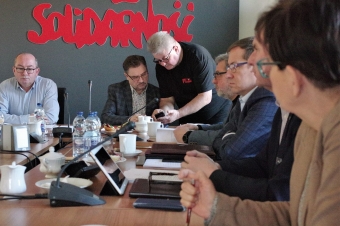 „Solidarność” o projekcie KO: Rozprasza prawo, które musi być spójne
