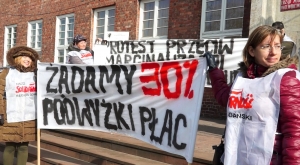 Pikieta Opery Bałtyckiej przed Teatrem Wybrzeże
